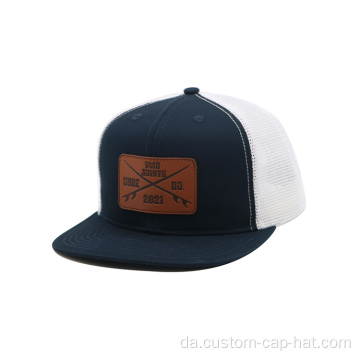 Gorras trucker hat med læderplaster